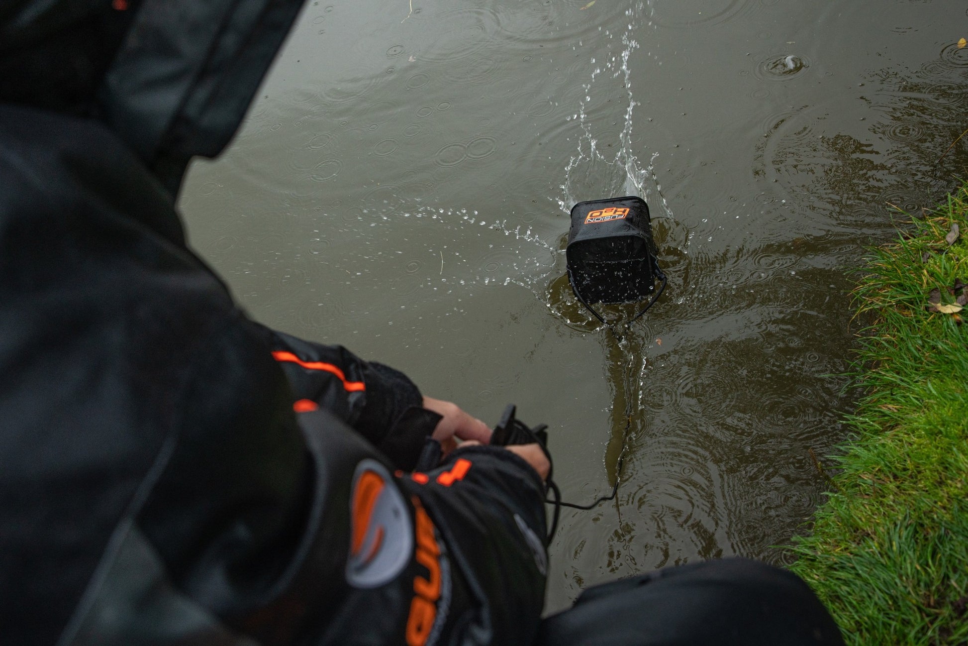 GURU FUSION H20 WATER BUCKET