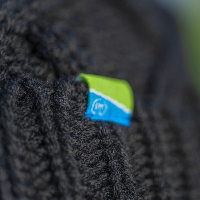 PRESTON INNOVATIONS KNITTED BOBBLE HAT