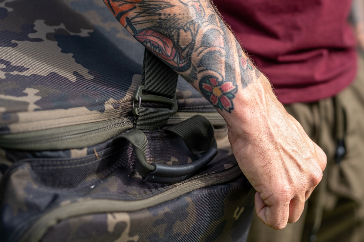 Korda Compac Dark Kamo Carryall Medium