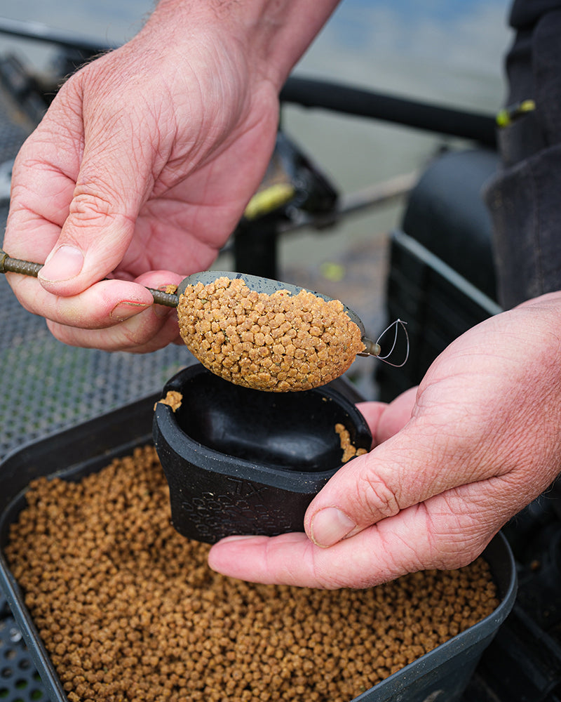 Matrix  Method Feeder XL Distance