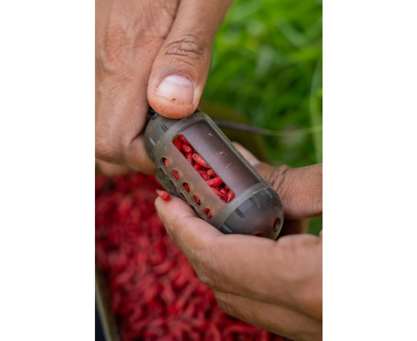 Korum WIndow Maggot Feeder - Various Sizes